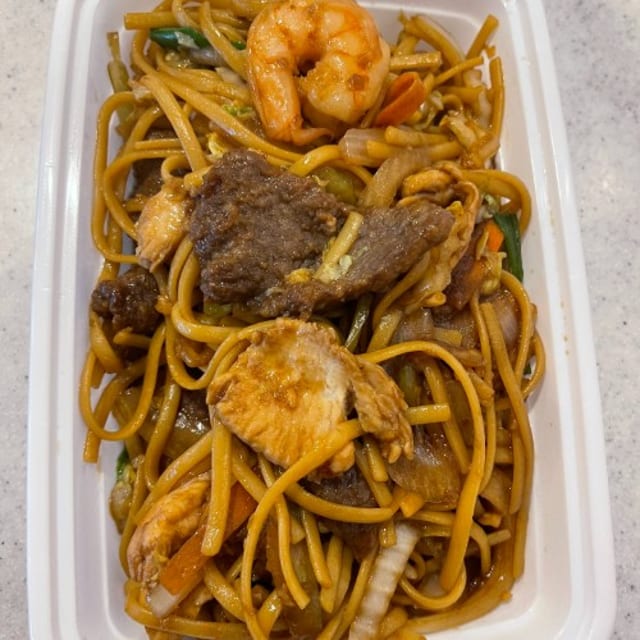Combo Lo Mein.